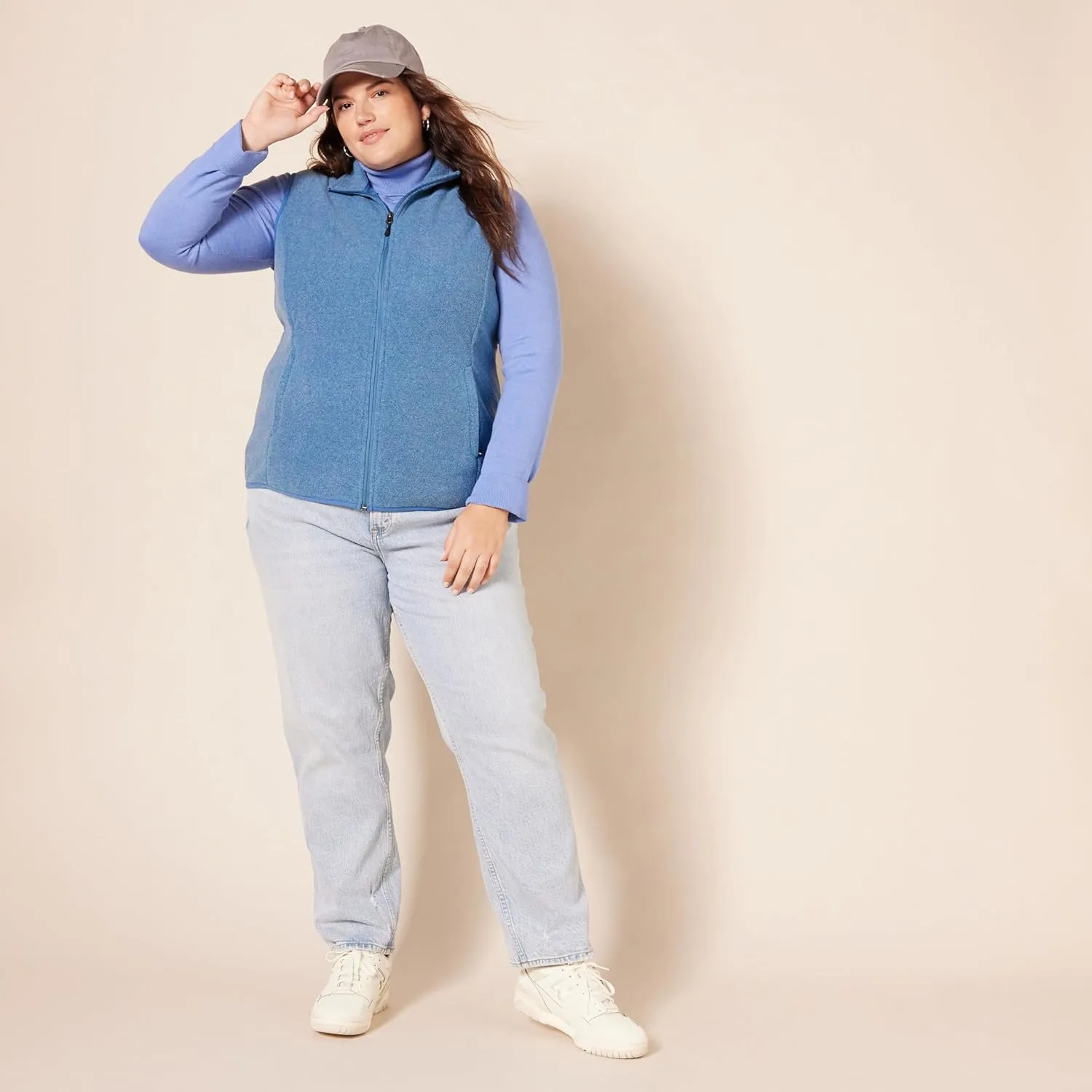Amazon Essentials Women's Classic-Fit Sleeveless Polar Soft Fleece Vest (Available in Plus Size)