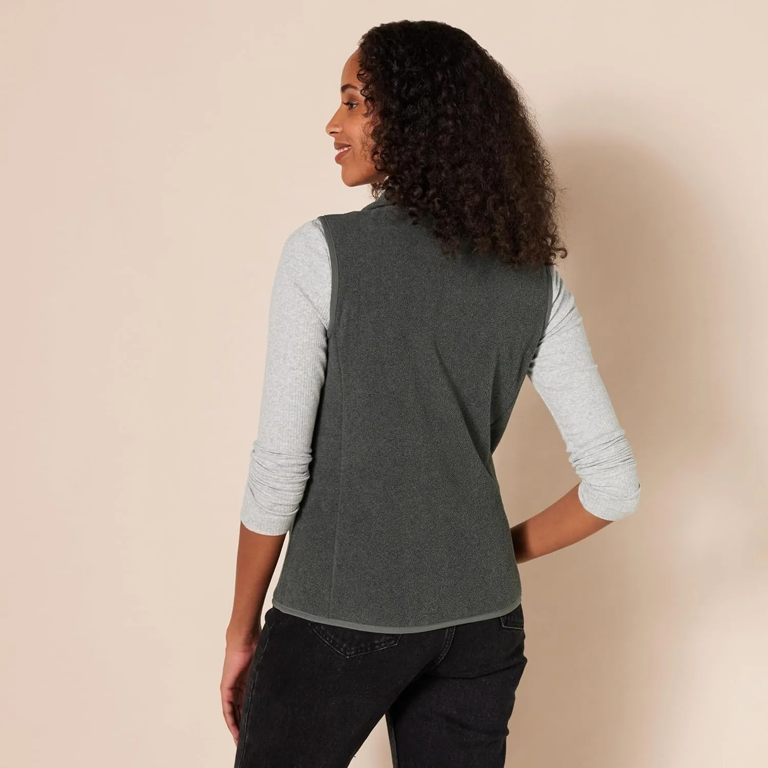 Amazon Essentials Women's Classic-Fit Sleeveless Polar Soft Fleece Vest (Available in Plus Size)