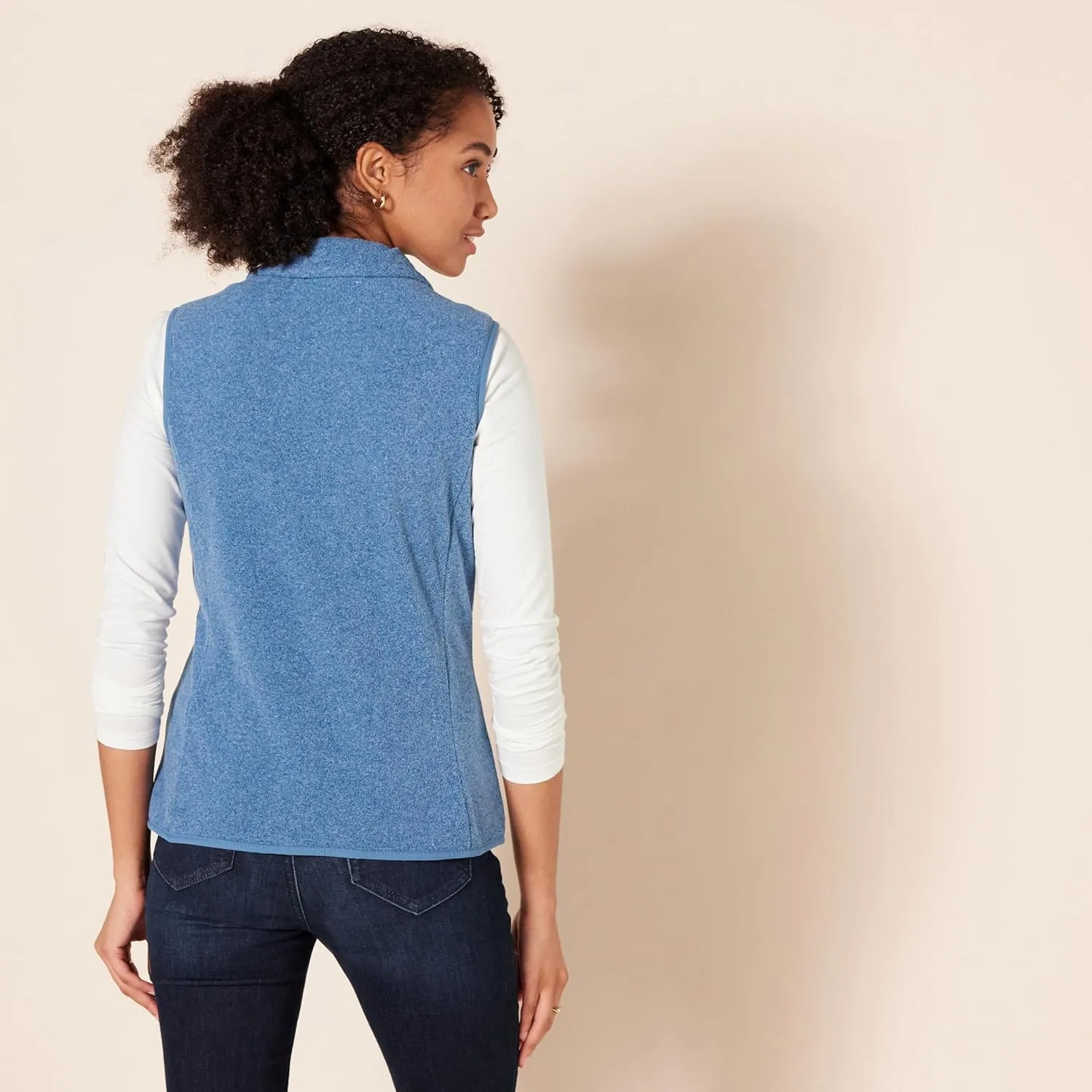 Amazon Essentials Women's Classic-Fit Sleeveless Polar Soft Fleece Vest (Available in Plus Size)