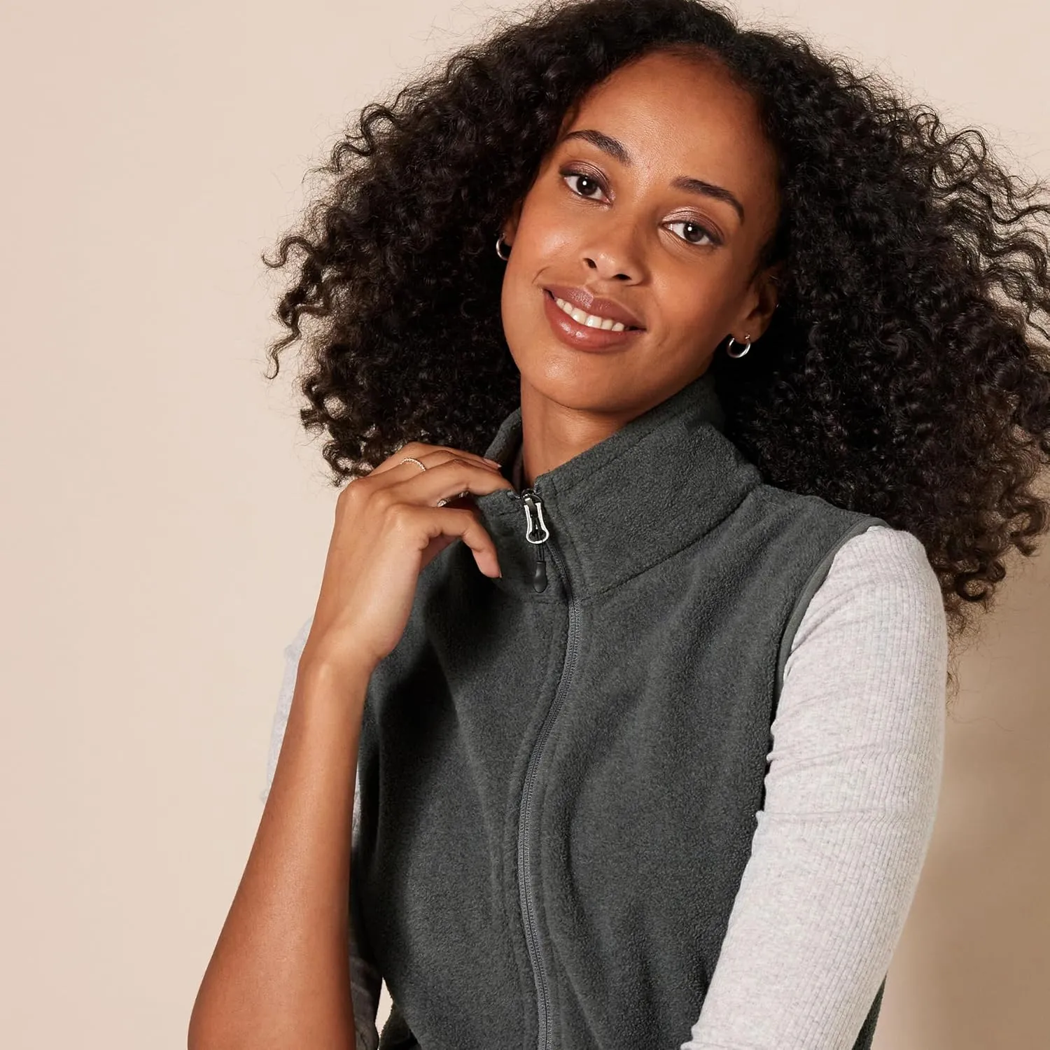 Amazon Essentials Women's Classic-Fit Sleeveless Polar Soft Fleece Vest (Available in Plus Size)