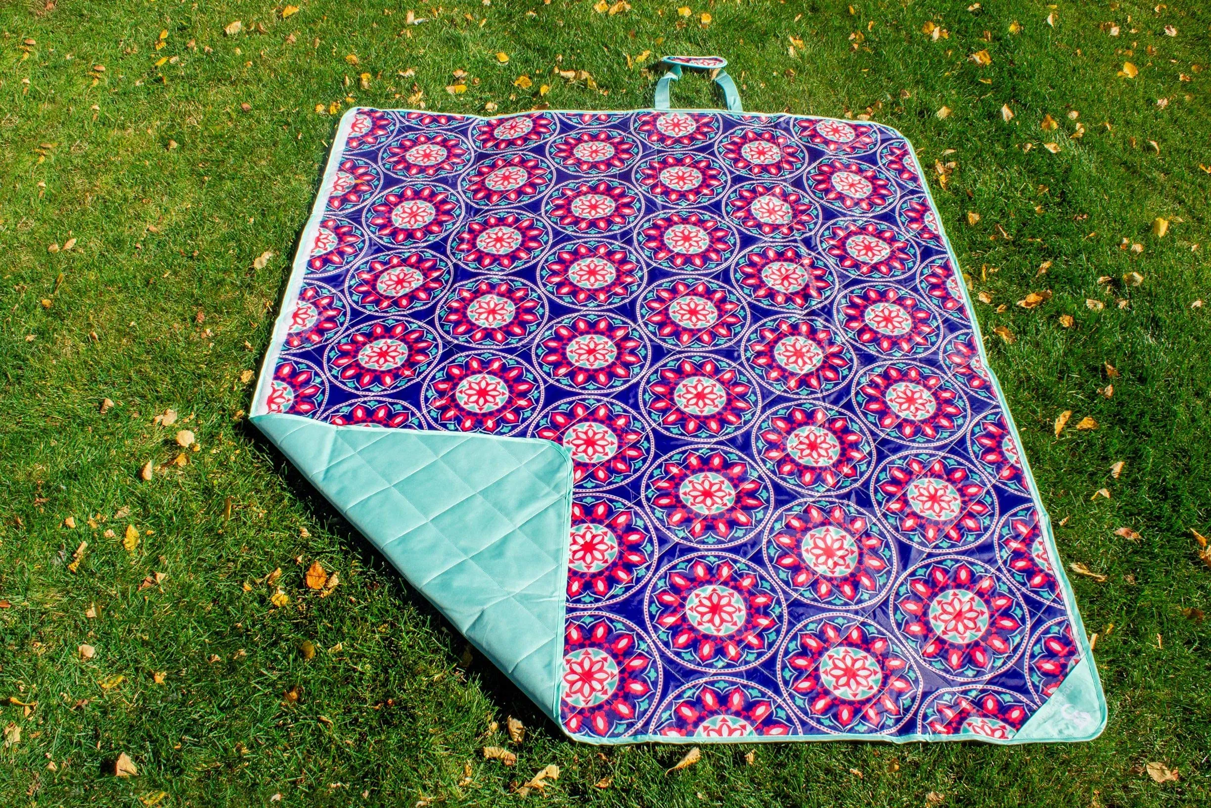 Geckobrands Outdoor All Season Blanket 56"x72"