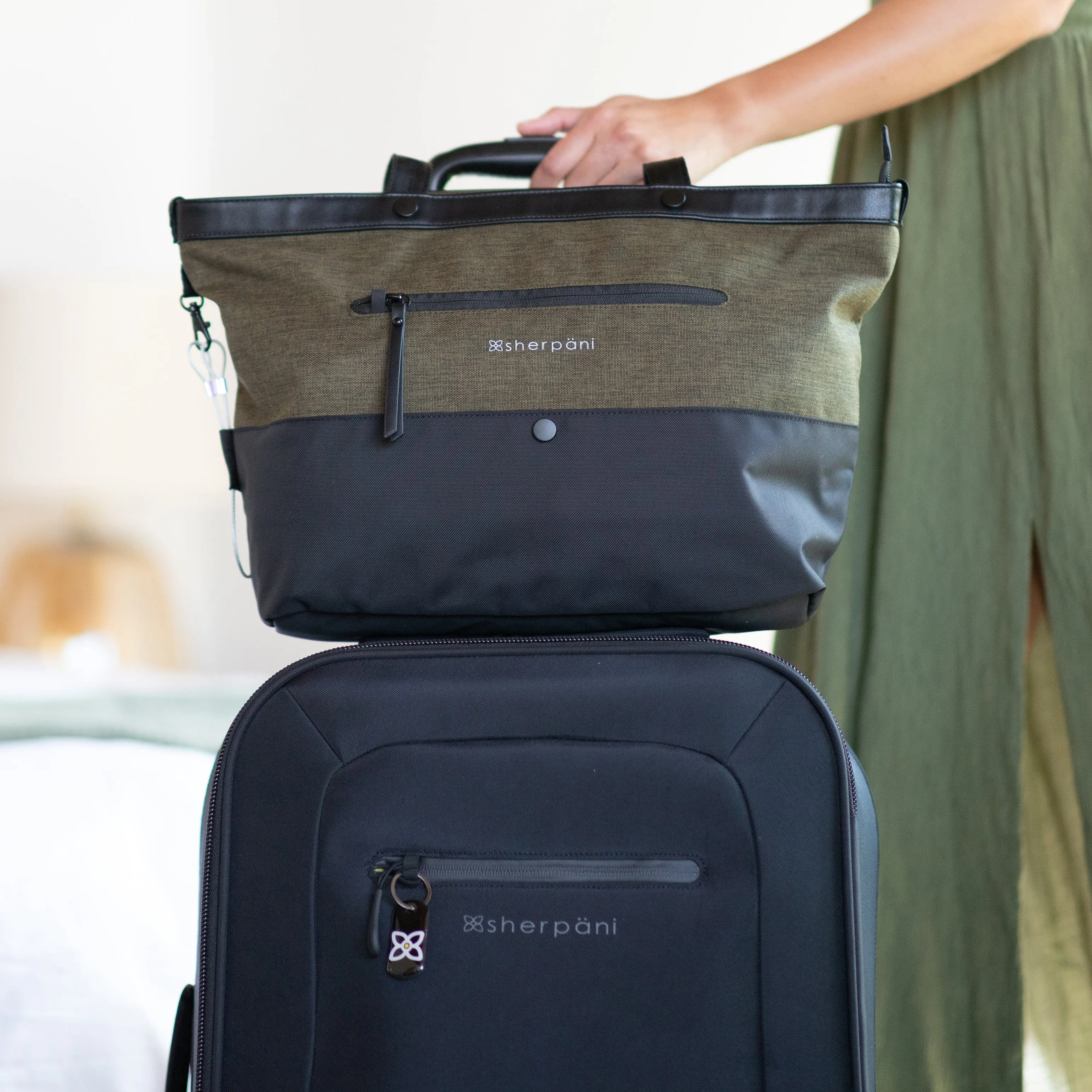 Sherpani Cali AT Travel Tote Bag loden