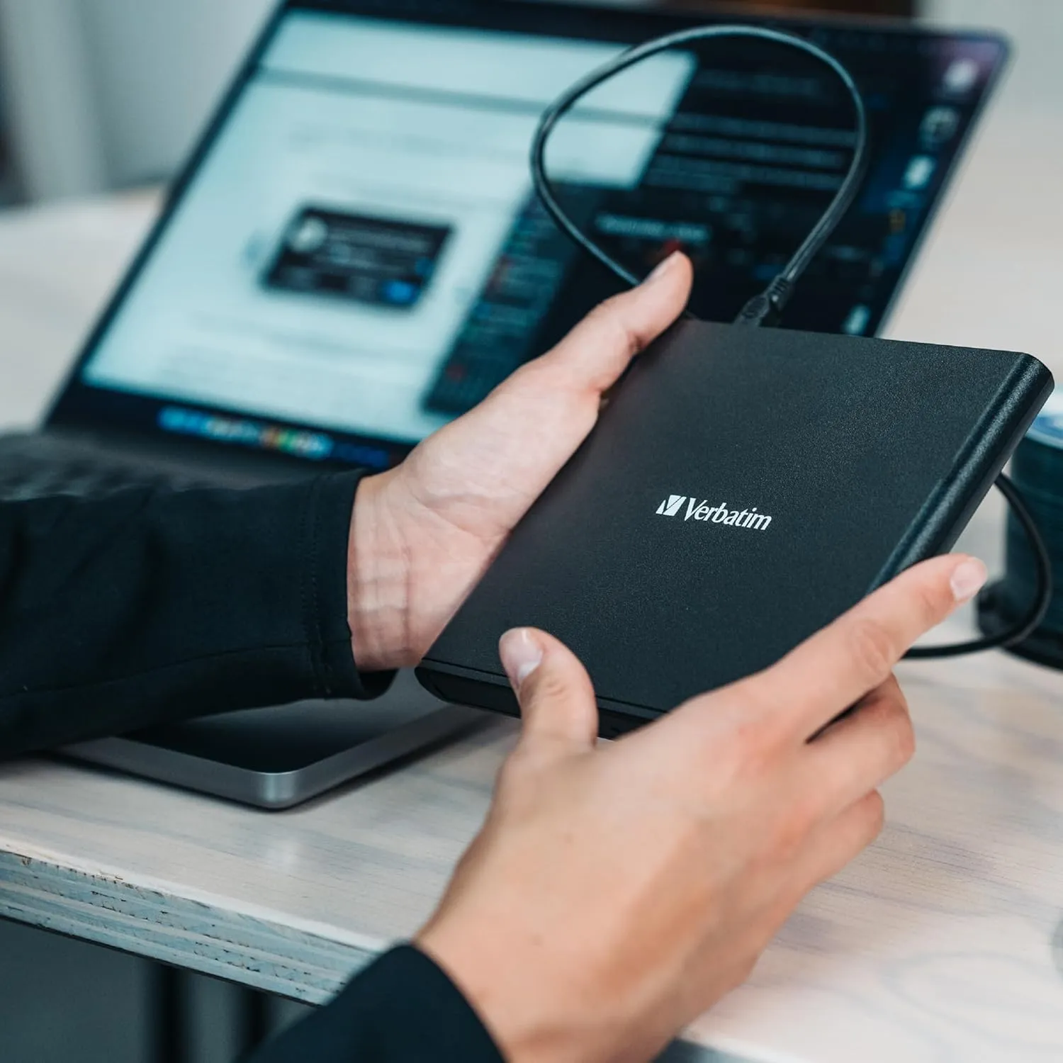 Verbatim 98938 Portable External CD Drive, USB 2.0 Portable CD/DVD  /-RW Drive Slim DVD/CD ROM Rewriter Burner for Laptop Desktop PC Windows 8/10/11 Apple MacOS 10.6 or Higher, USB Powered - Black
